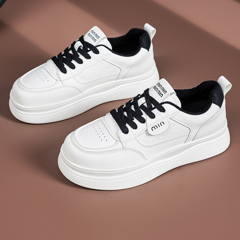 真皮大码女鞋41-43厚底加绒小白鞋秋季新款二棉鞋百搭休闲面包鞋