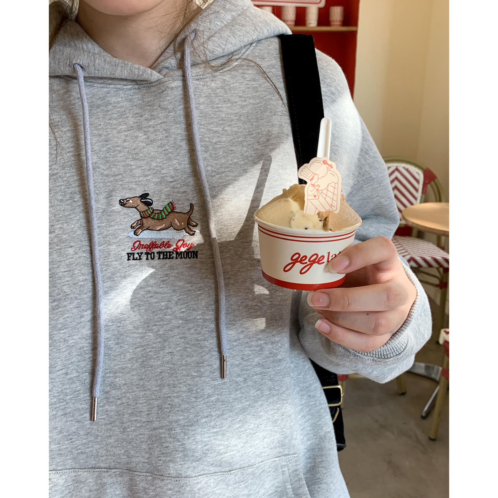 你好卡农小狗刺绣卫衣