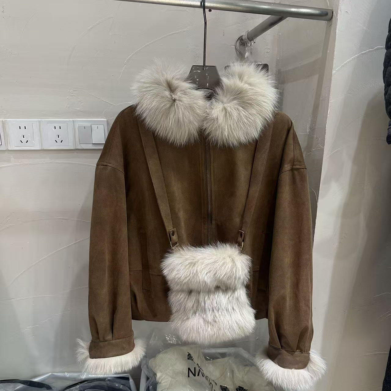 高端欧货狐狸毛皮草女高级感气质90白鹅绒羽绒外套配包包2025新款,女装/女士精品,羽绒服,淘宝优惠券,粉丝福利购,淘宝优惠卷