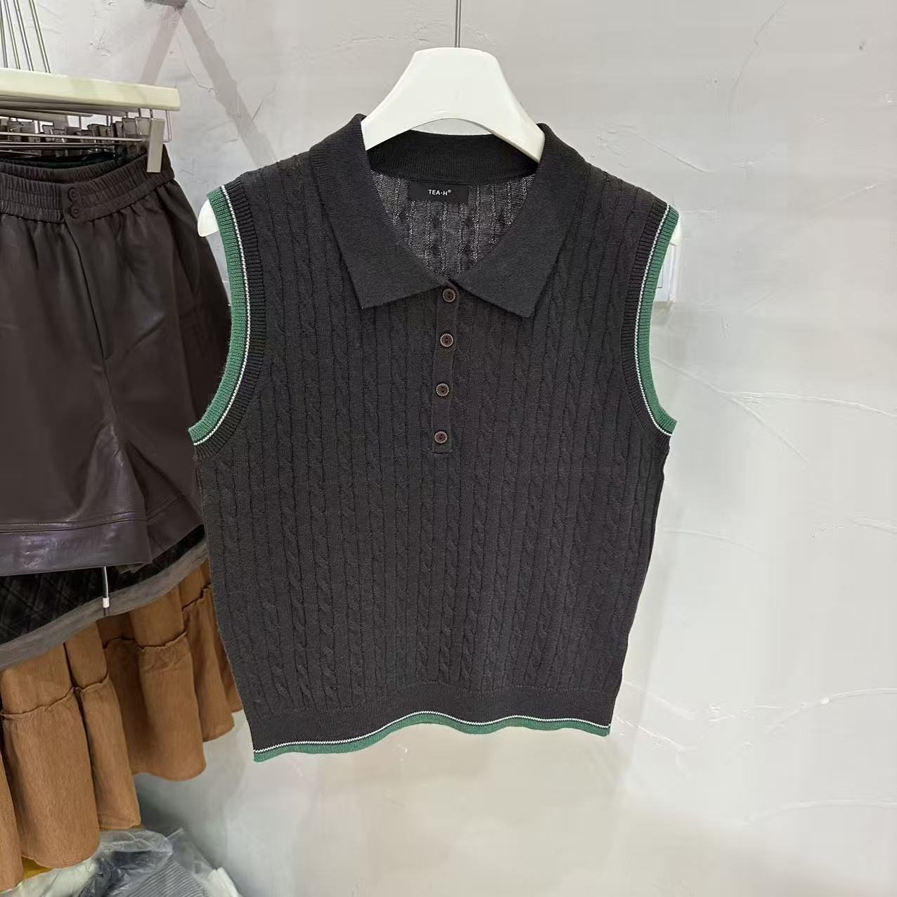TEAH撞色绵羊毛无袖针织背心女