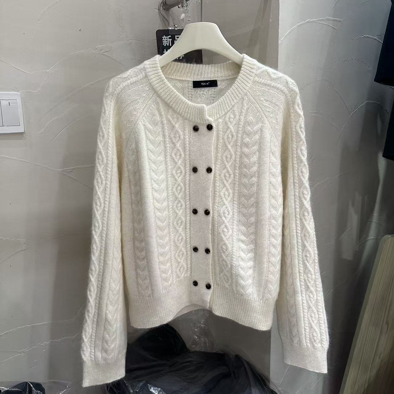 复古双排扣麻花编织山羊绒针织衫