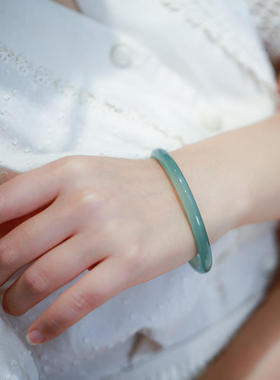 天青色天然玉髓美人条手镯一步一响 天青冻玉髓美人条 中国风礼物