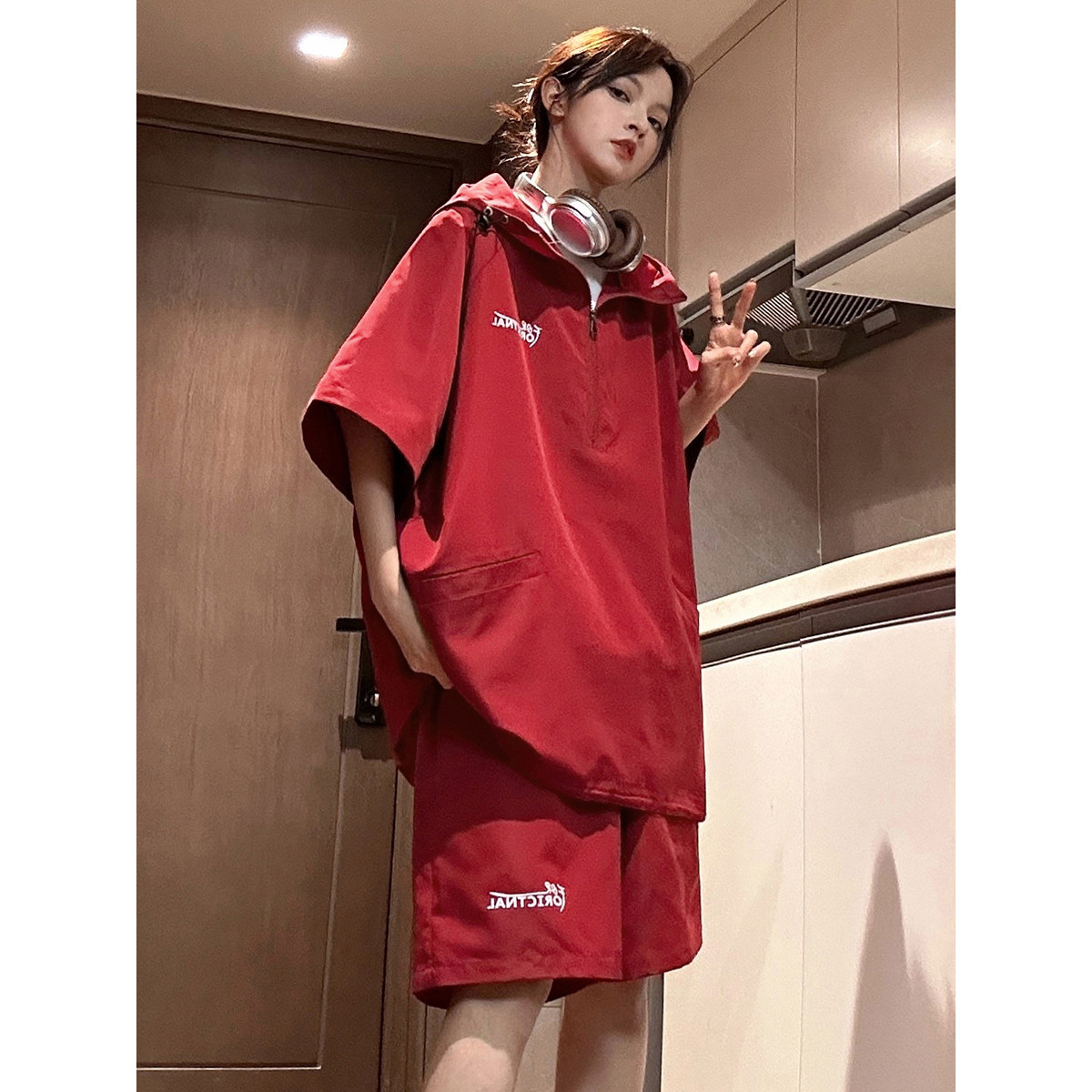 美式机能风套装男款夏季薄款速干潮牌痞帅连帽短袖运动短裤两件套图片