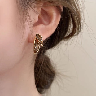 「秋叶」无耳洞美拉德棕色树叶耳针秋冬气质蚊香盘耳夹拼色简约款