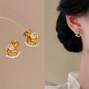 无耳洞「马上有钱」小马摇椅耳钉马年气质可爱精致无痛蚊香盘耳夹