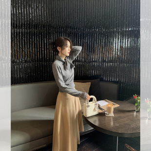 D家舒曼小调 漫不经心的美 di*r两穿领羊毛毛衣/解构半身裙套组