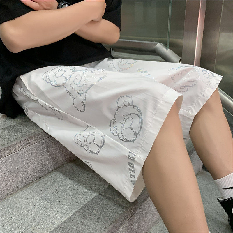   夏季新款反光短裤男宽松运动休闲卡通印花五分裤图片