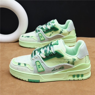 情侣鞋2025新款休闲鞋百搭轻便运动鞋女士潮流透气防滑软底板鞋男