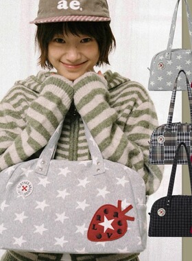 韩国小众ae草莓包 时尚y2k轻亚风学院包复古格纹单肩手提保龄球包