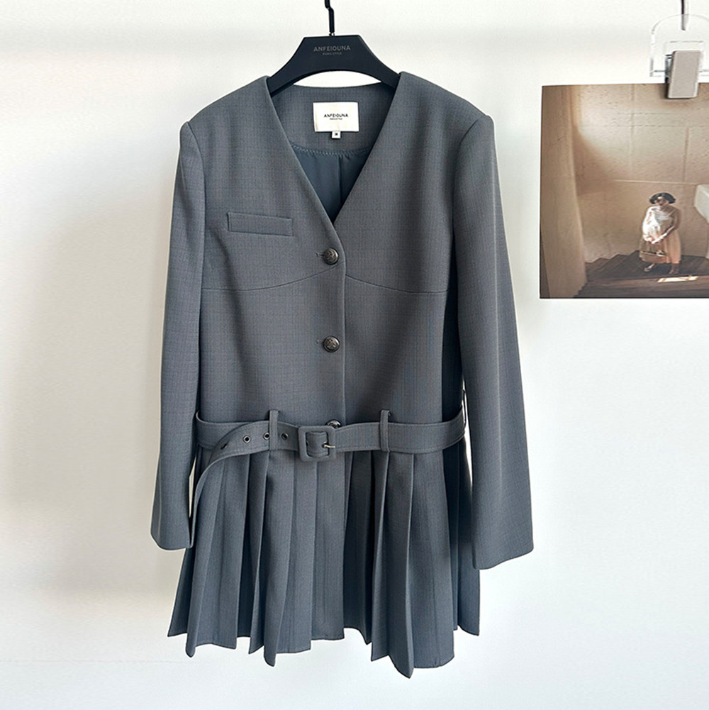 韩版气质设计感小众微弹V领开襟百褶下摆腰带显瘦西装外套连衣裙