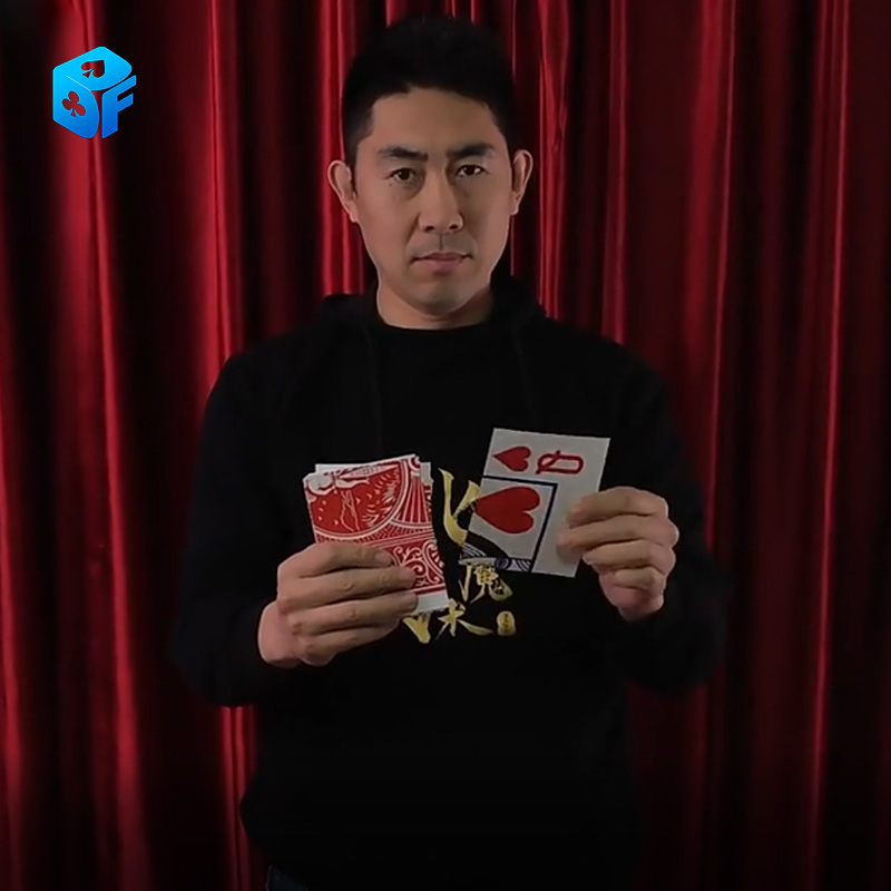 北方魔术初学者儿童舞台表演纸牌