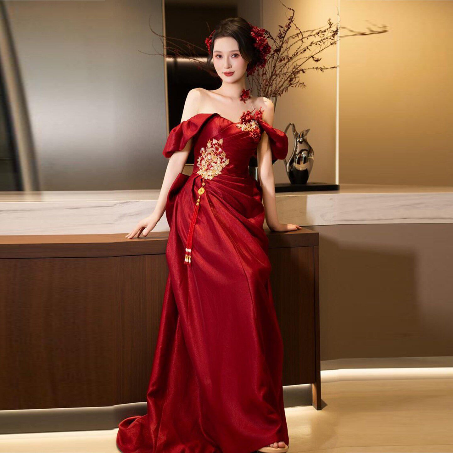 一字肩酒红色敬酒服新中式刺绣晚礼服女新娘高级感鱼尾订婚连衣裙