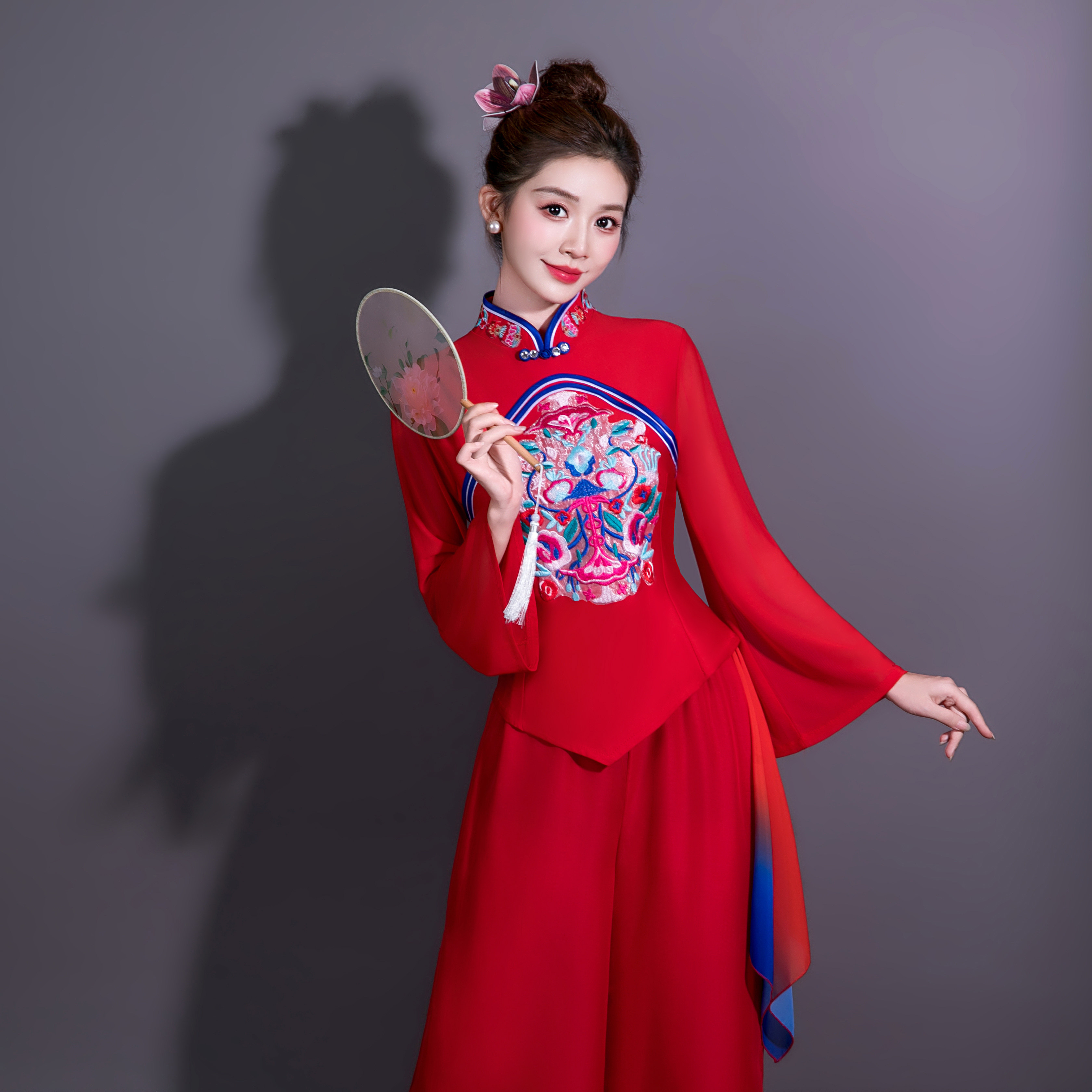 陕北秧歌展演绥德队秧歌服民间扇伞舞演出服女广场舞蹈服打鼓舞服