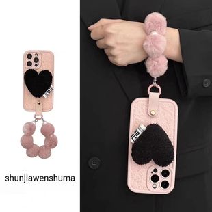 毛绒iPhone16promax手机壳15ProMAX腕带14plus适用苹果16Plus女14 xsmax 8plus xr女 12Promax 小红书爆款