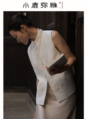 小鹿弥雅《玉楼春》原创设计新中式缎面刺绣玉石扣马甲春秋