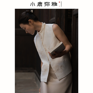 小鹿弥雅《玉楼春》原创设计新中式缎面刺绣玉石扣马甲春秋