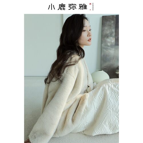 小鹿弥雅宛如抱小猫咪手感！《冬安》新中式环保皮草两穿外套秋冬