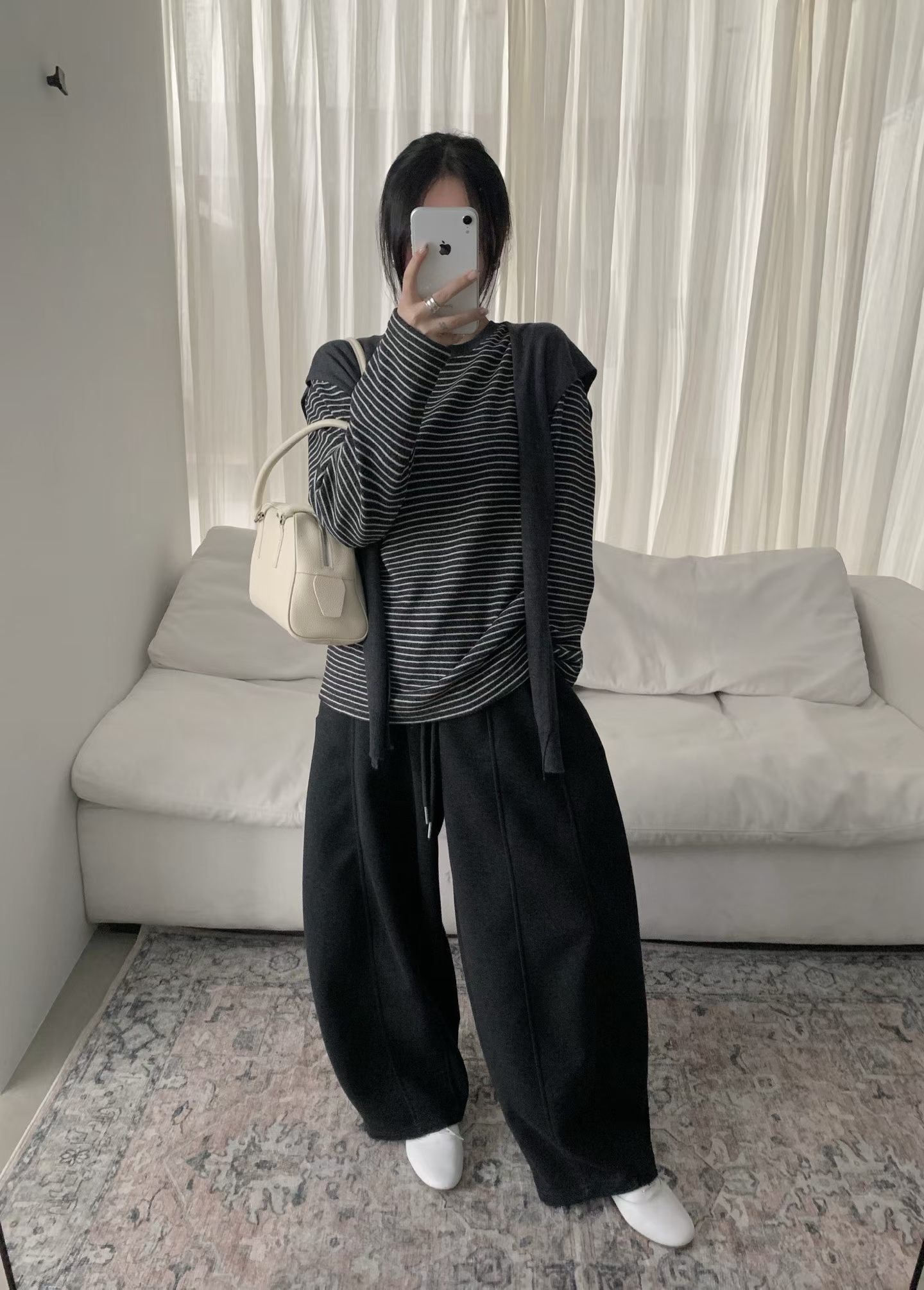 E念85069韩系新款圆领条纹长袖T恤女宽松小众休闲上衣（配披肩）