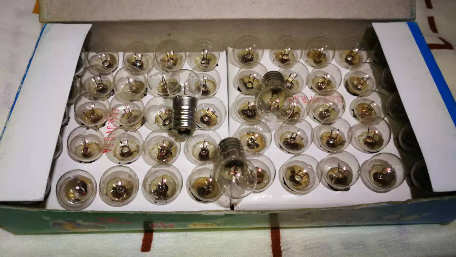 电珠小灯泡 手电泡 6.3V0.5A 仪器用泡 6V3W