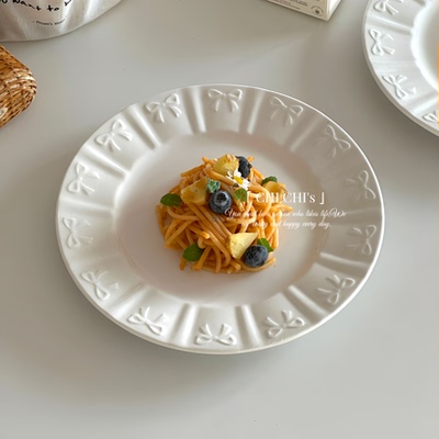 ins风浮雕蝴蝶花边陶瓷甜品盘