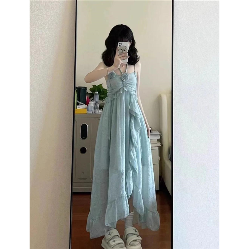 海边度假挂脖吊带连衣裙女夏季新款辣妹仙女款精致温柔法式长裙子