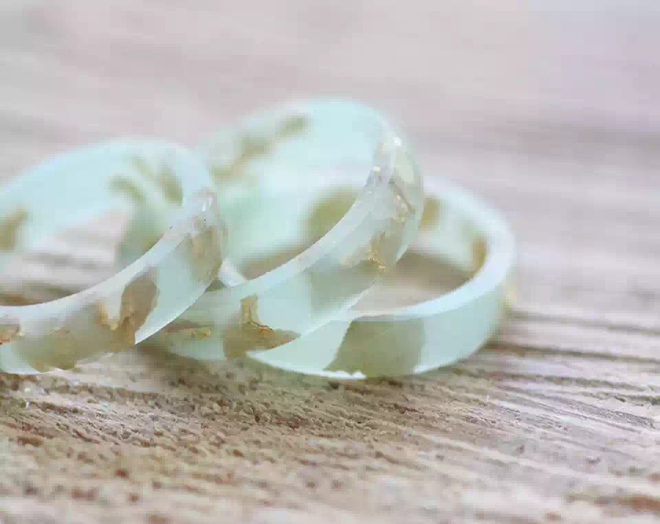 手工制作绿色金箔刻面半透明戒指