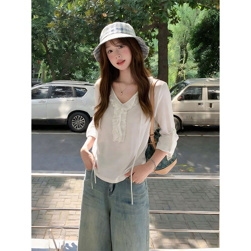 2026早秋韩系白色木耳边v领七分袖T恤女秋宽松设计感显瘦正肩上衣