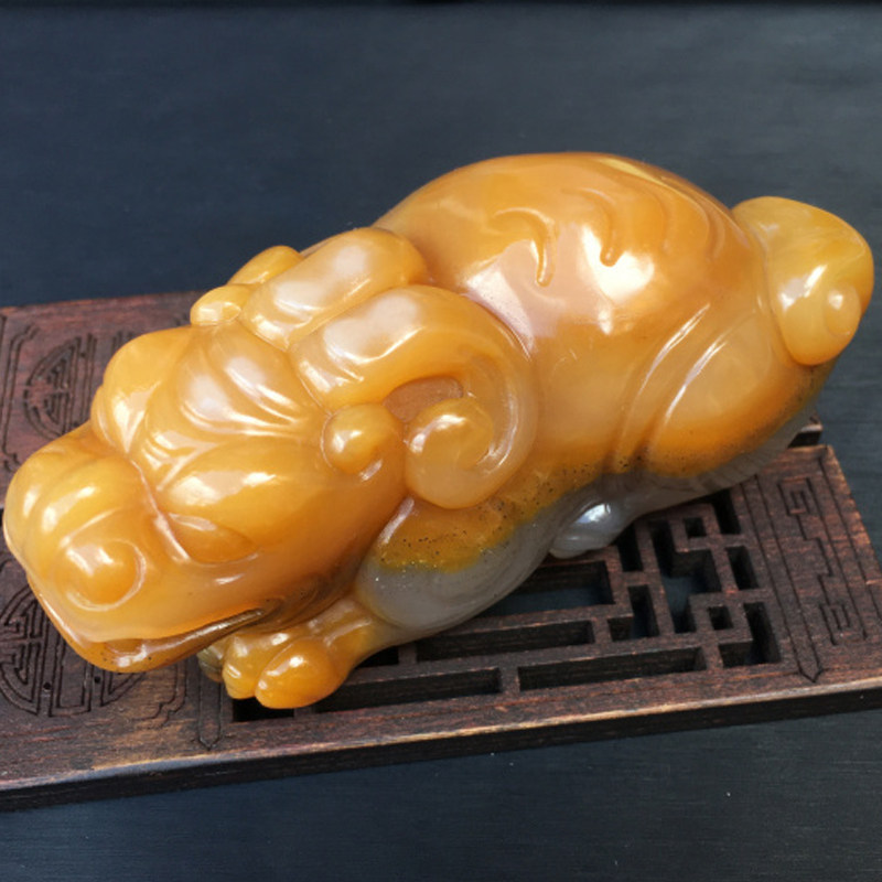 云南黄龙玉纯天然玉石鸡油黄吉祥古兽手把件小摆件