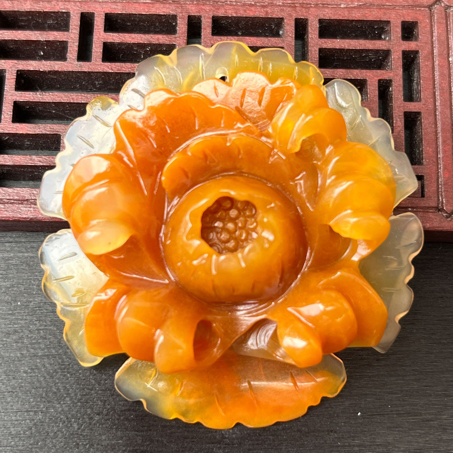 云南纯天然黄龙玉牡丹花吊坠毛衣链带证书