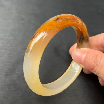 云南纯天然黄龙玉手镯内径56料子干净水润带草花有特色上手显手白