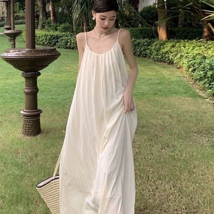 爆款吊带露背夏季新款高级长裙度假显瘦连衣裙宽松沙滩仙女裙ins