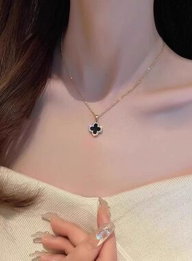 四叶草项链女款百搭合金花朵吊坠时尚简约小众高级设计锁骨链饰品