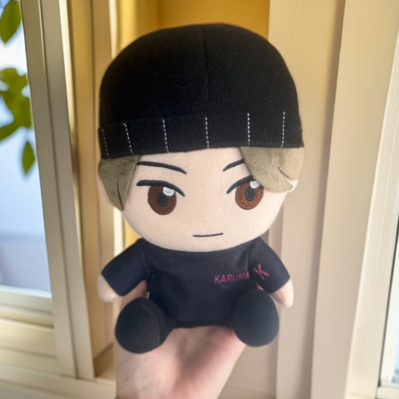 日单卡尔雄性坐姿毛绒玩具公仔高颜值动漫周边玩偶底cos娃娃