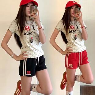 2026夏季辣妹多巴胺穿搭美式透气运动风T恤热短裤套装女两件套装