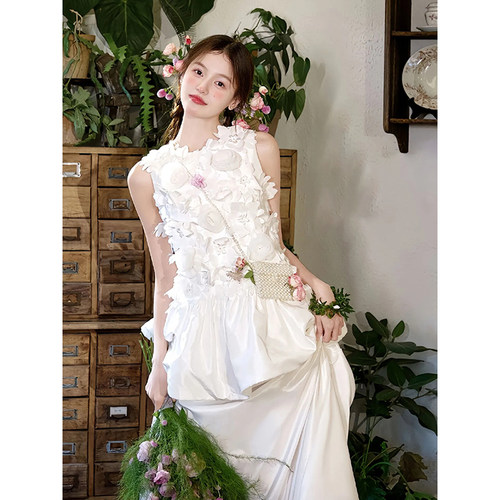 森系甜美法式轻婚纱新娘花朵订婚气质超仙梦幻领证小个子礼服裙