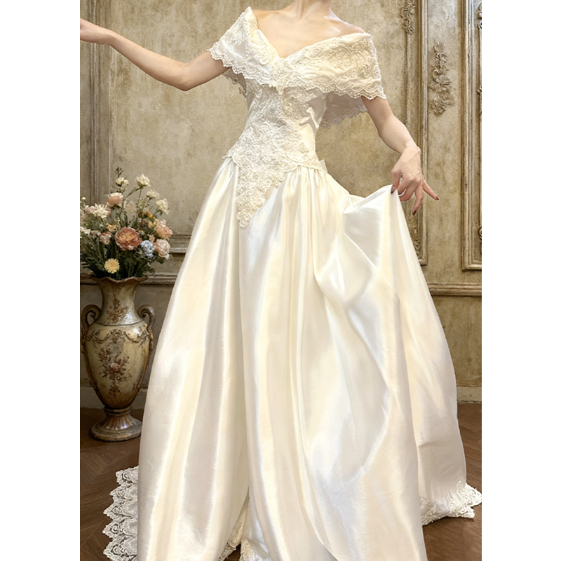 复古缎面高级感轻婚纱法式新款小众轻奢新娘结婚迎宾纱出门纱礼服