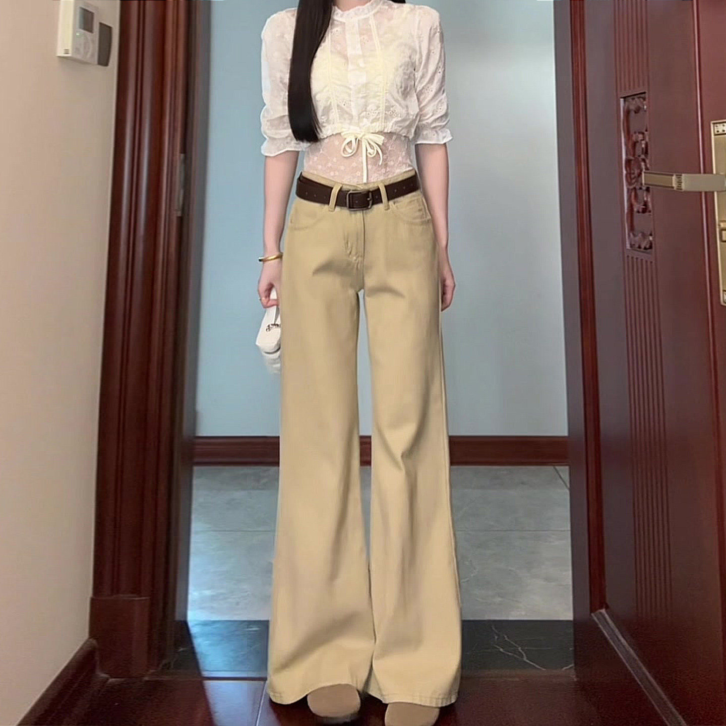 超好看的卡其色高腰阔腿牛仔裤女秋季2026新款小个子显瘦垂感长裤