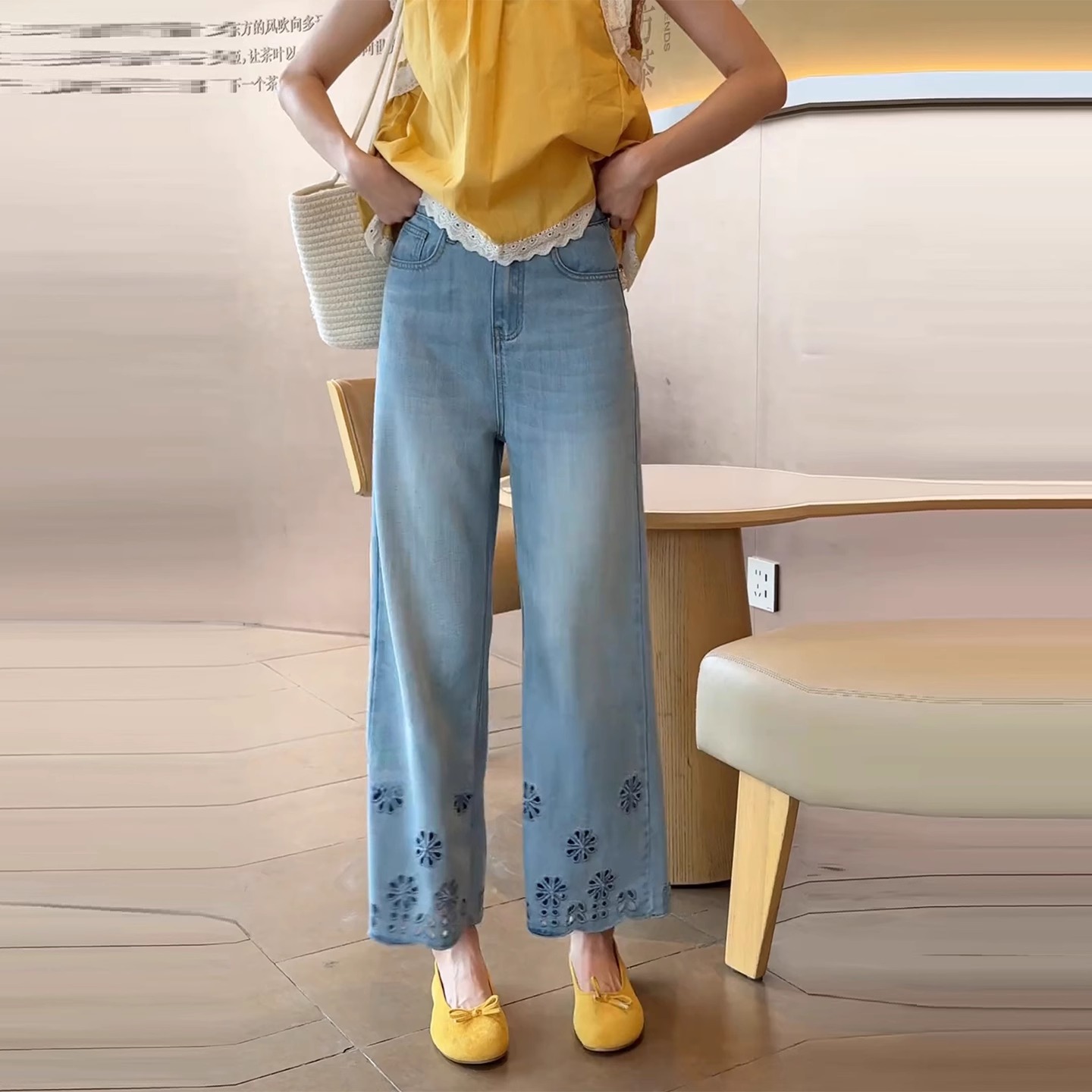 设计感刺绣花朵镂空牛仔裤女2025夏季薄款梨型身材高腰直筒阔腿裤
