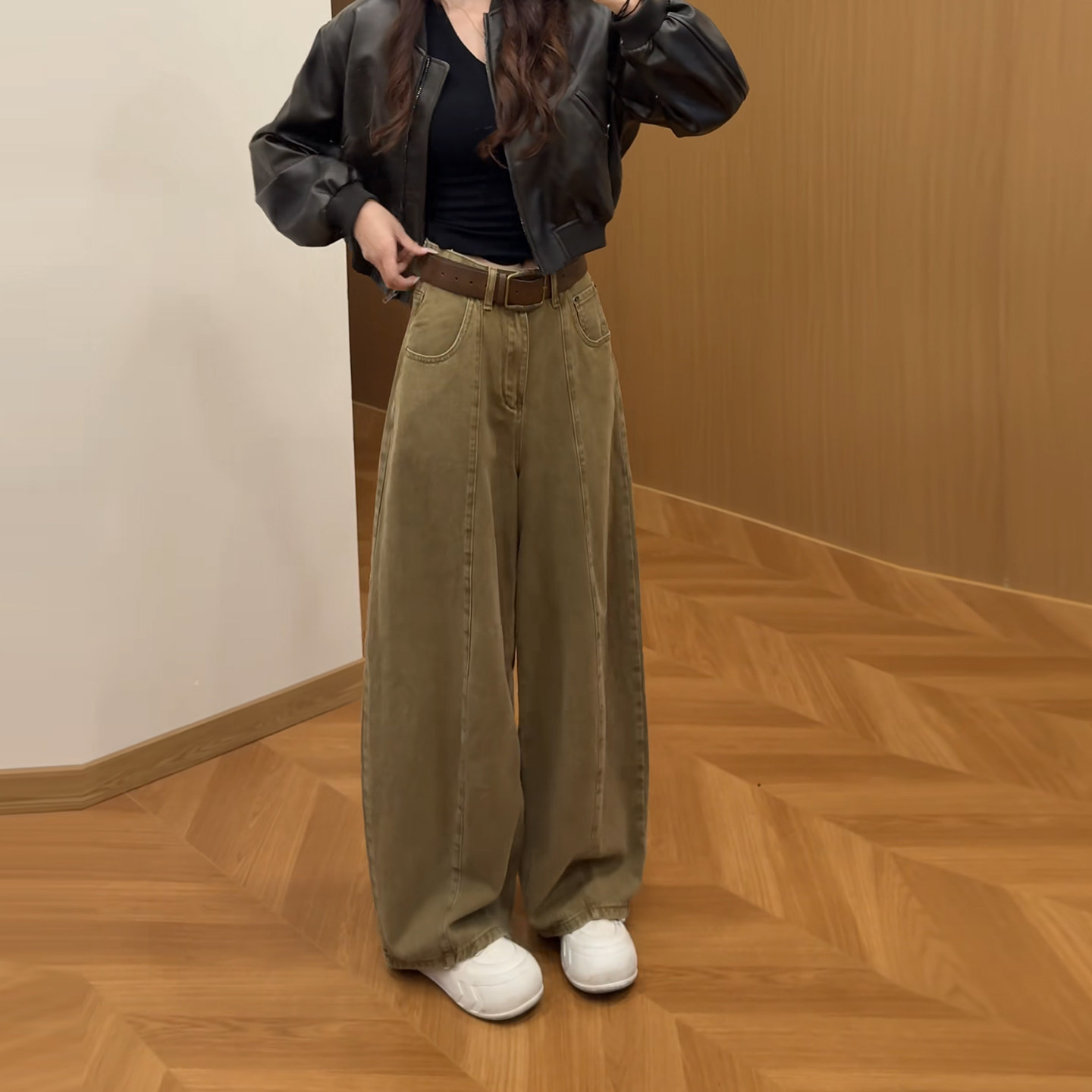 卡其色高腰慵懒风款阔腿牛仔裤女2026年秋季新款松弛感休闲直筒裤
