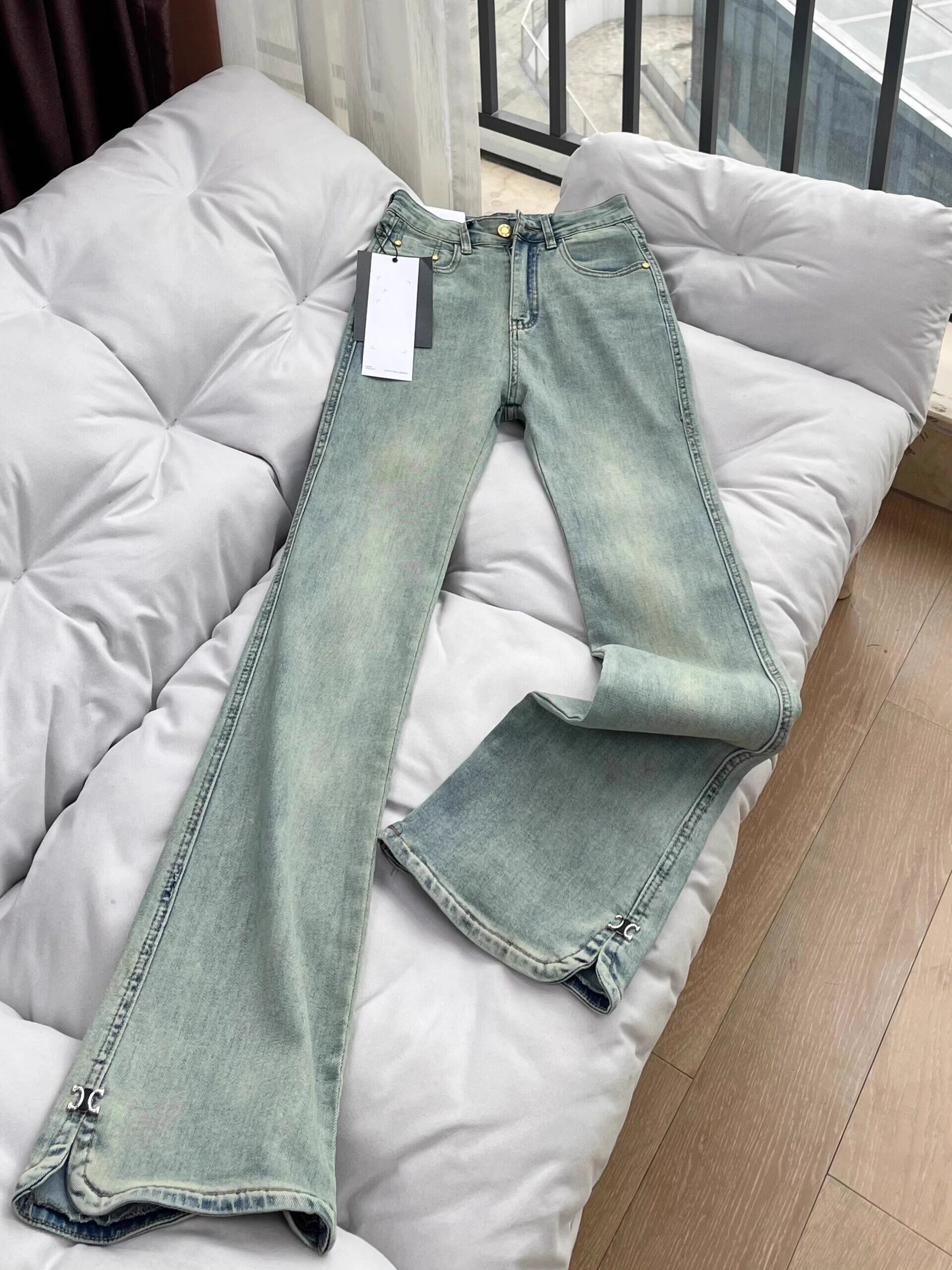 浅蓝色水洗高腰微喇叭牛仔裤女春季新款弹力修身显瘦设计感马蹄裤