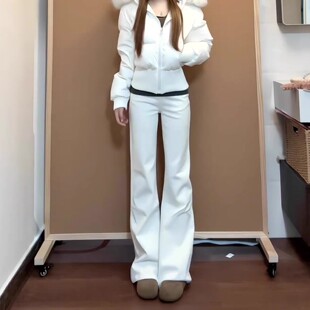 白色加绒加厚微喇牛仔裤女秋冬季2025新款小个子高腰显瘦喇叭裤子