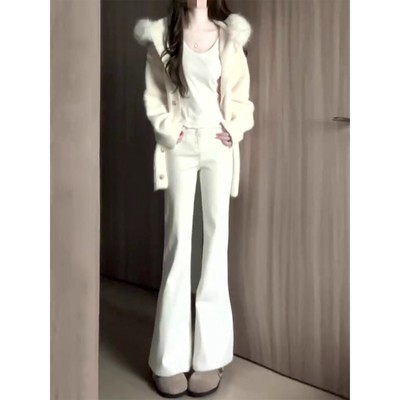 白色微喇牛仔裤女秋冬季2025新款小个子高腰显瘦修身加绒喇叭裤子