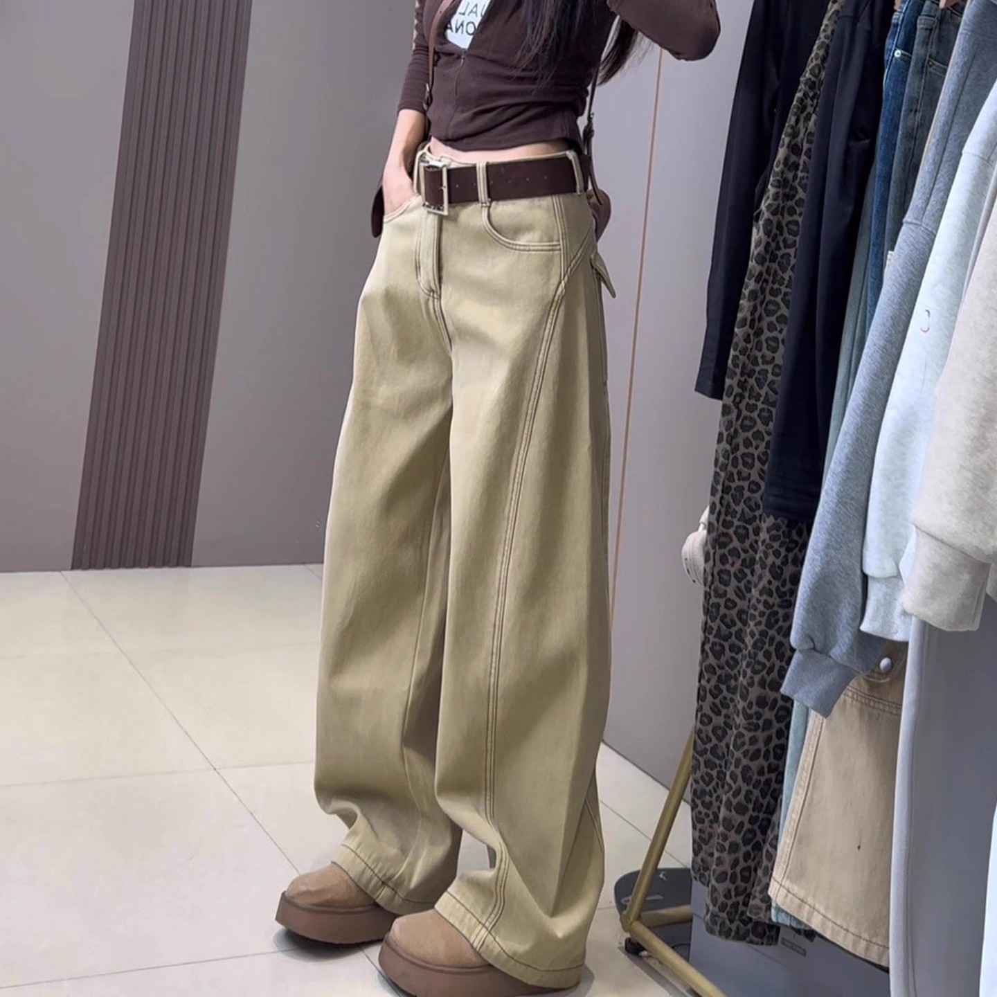 卡其色加绒工装牛仔阔腿裤女2025秋冬新款设计感显瘦直筒拖地长裤