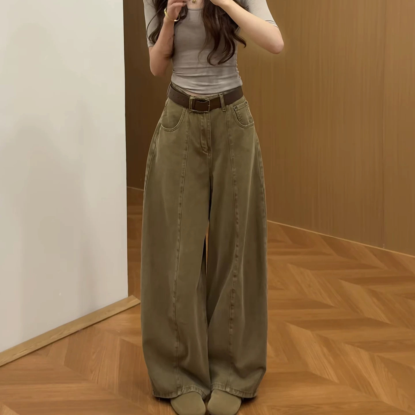 卡其色高腰阔腿牛仔裤女款2026年秋季新款宽松休闲显瘦百搭弯刀裤