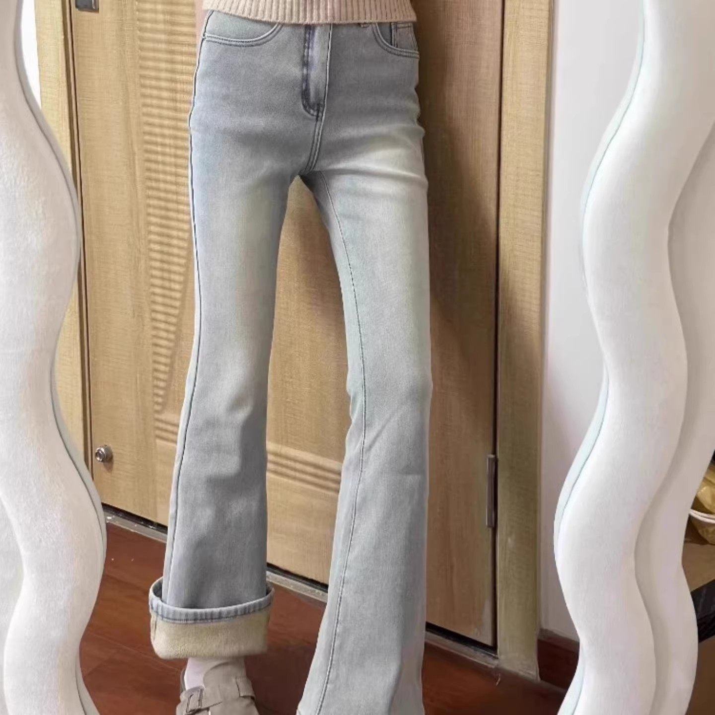 浅蓝色加绒保暖微喇叭牛仔裤女秋冬新款水洗高腰弹力小个子马蹄裤