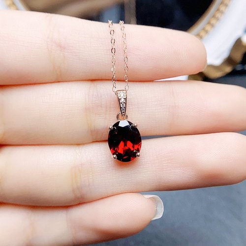 【地大珠宝】天然石榴石吊坠到货，颜色好晶体全净火彩爆闪，S92