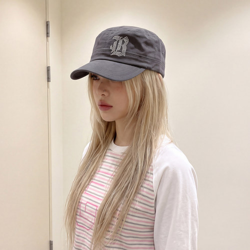 烫钻平顶帽女百搭显脸小鸭舌帽