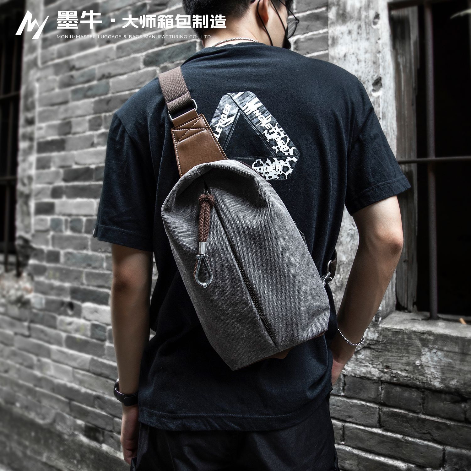 现货 潮流休闲帆布包斜挎包 男复古单肩胸包简约学生邮差斜背男包