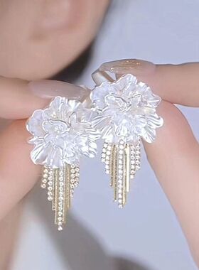 白色山茶花耳环气质优雅闪钻流苏耳饰高级感小众精致花朵百搭耳钉