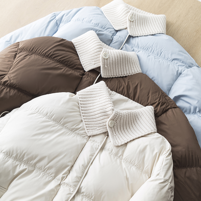 时髦撞色针织拼接翻领短款羽绒服